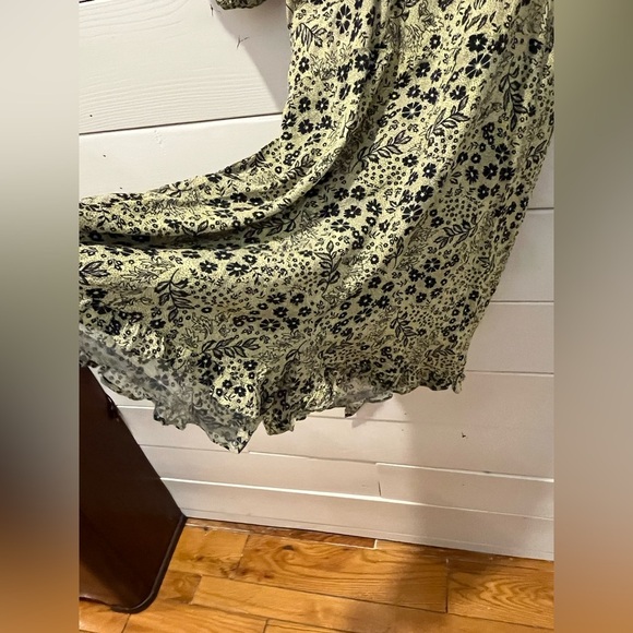 Floral Sage Green Wrap Romper - Urban Outfitters - Size L - Picture 9 of 12